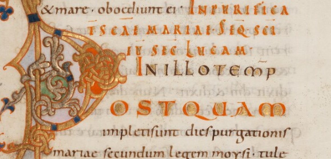 Detail of the manuscript: three lines of widely spaced orange capitals, then IN ILLO TEMP and POSTQUAM in display capitals beside a large gold and silver interlace initial P.
